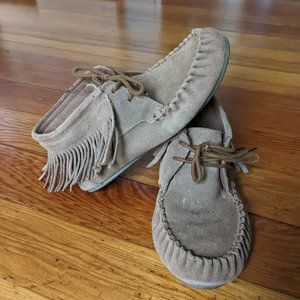 Ankle booties with fringe, size 6